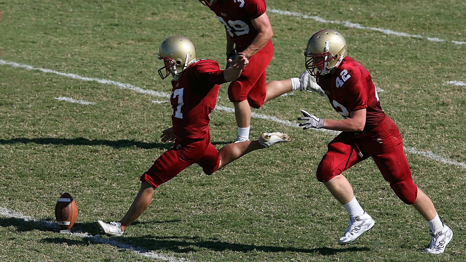 浓眉关键一击定乾坤，快船巅峰对决险胜独行侠